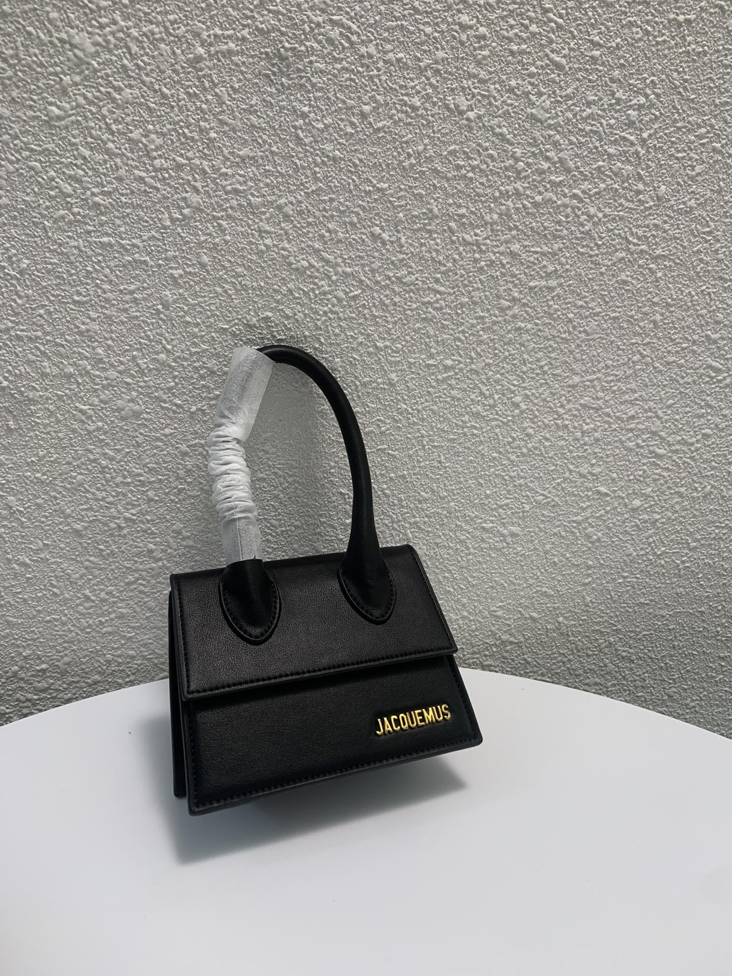 Jacquemus_Bamnino_Bag-17